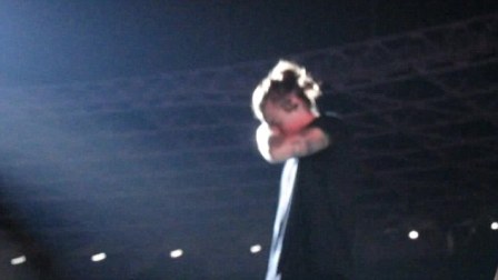 Zayn Malik Hengkang, Harry Styles Nangis di Panggung GBK 